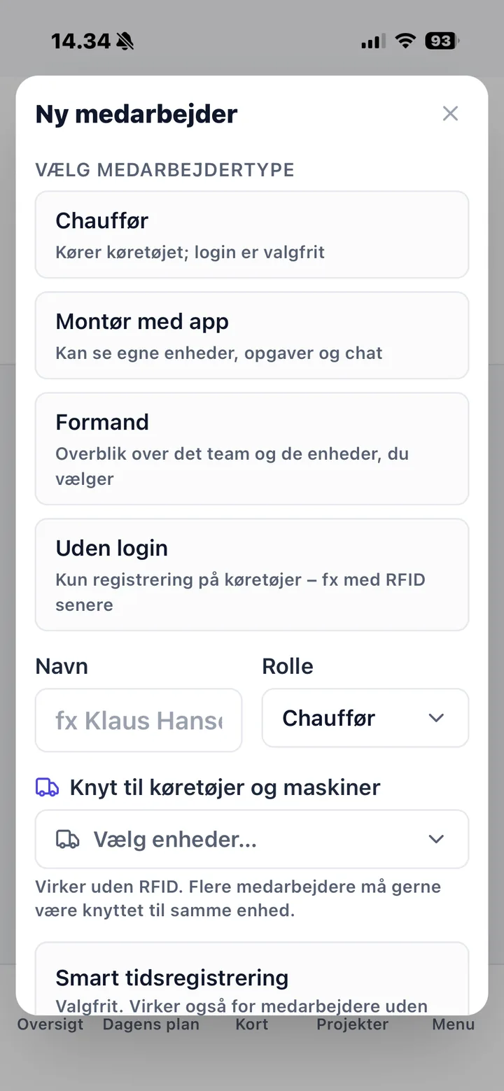 Nemtrack app med valg af medarbejdertype og knytning til køretøjer